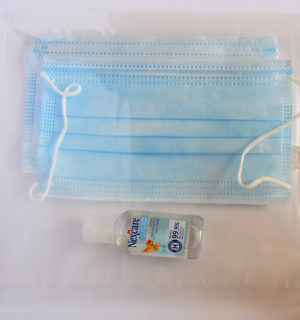 Kit de protection sanitaire individuel pour 2 jours - 1 flacon 25ml + 4 masques