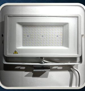 ECLAIRAGE HQI 100W (Raccordé à votre boitier électrique)